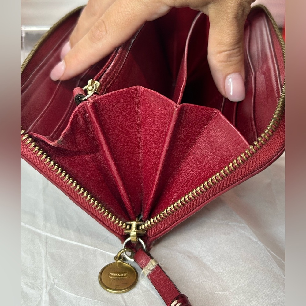 EUC Coach Signatire brown and burgundy wallet - Picture 5 of 7